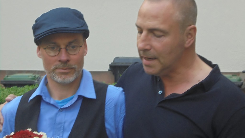 der mahnenden Stadtgeschichte zuhören