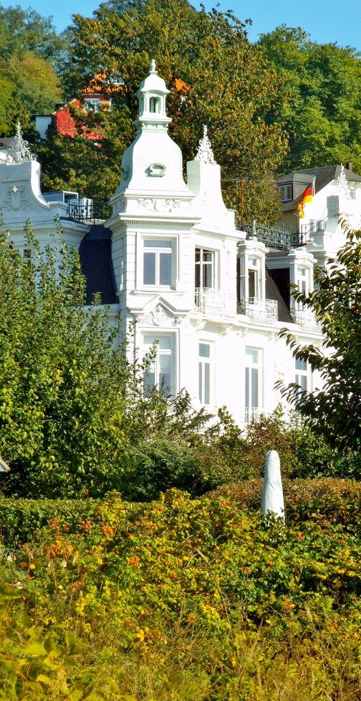 Schloß im Häuserwald